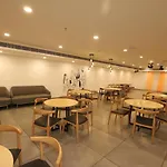 Qotel Hotel La Serene Gagan Vihar