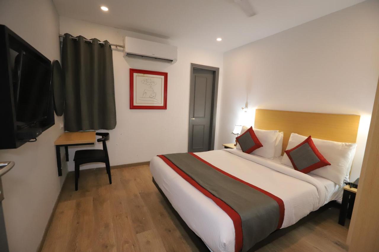 Hotel Qotel La Serene Gagan Vihar 3*