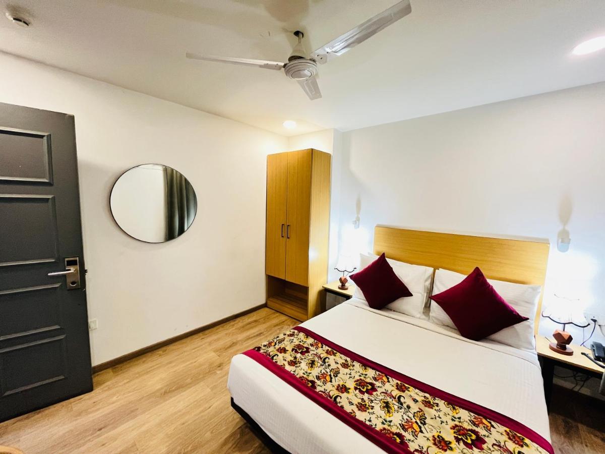 Hotel Qotel La Serene Gagan Vihar New Delhi