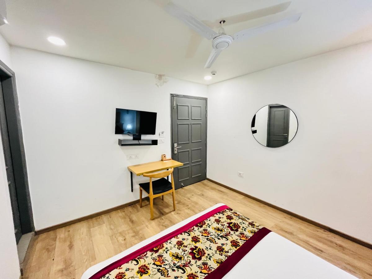 Qotel La Serene Gagan Vihar Hotel 3*