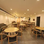 Qotel Hotel La Serene Gagan Vihar