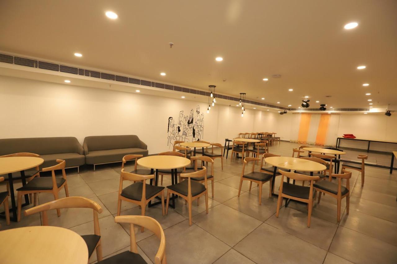Qotel La Serene Gagan Vihar 3*