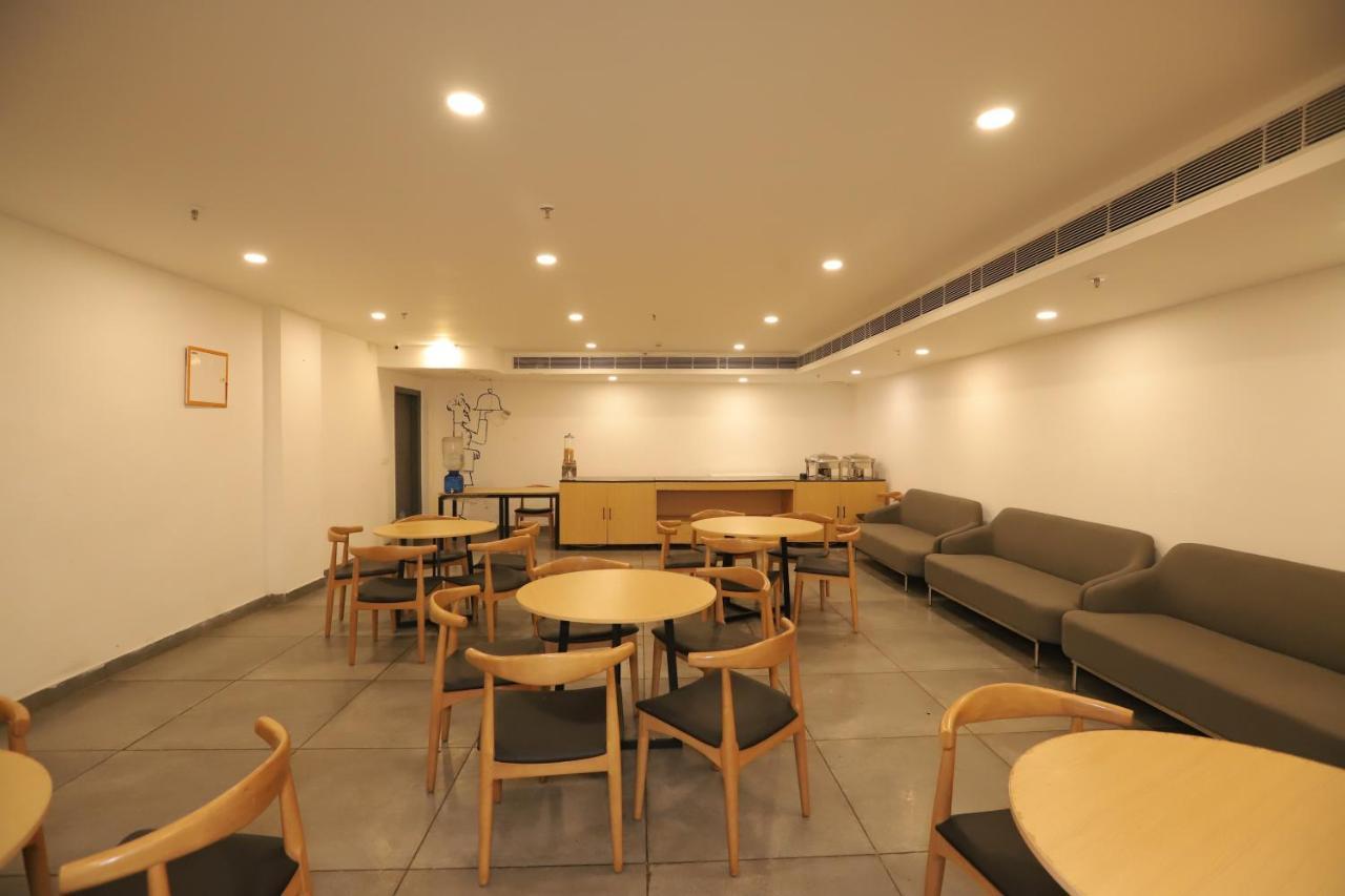 Qotel La Serene Gagan Vihar Hotel 3*